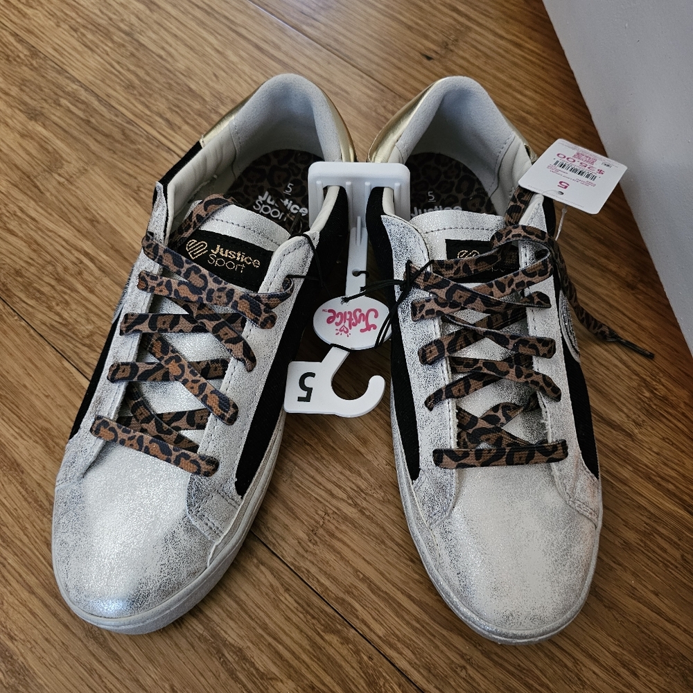 New Justice Big Girl Low Court Sneaker Sz 5 Silver Black Corduroy Leopard Accent
